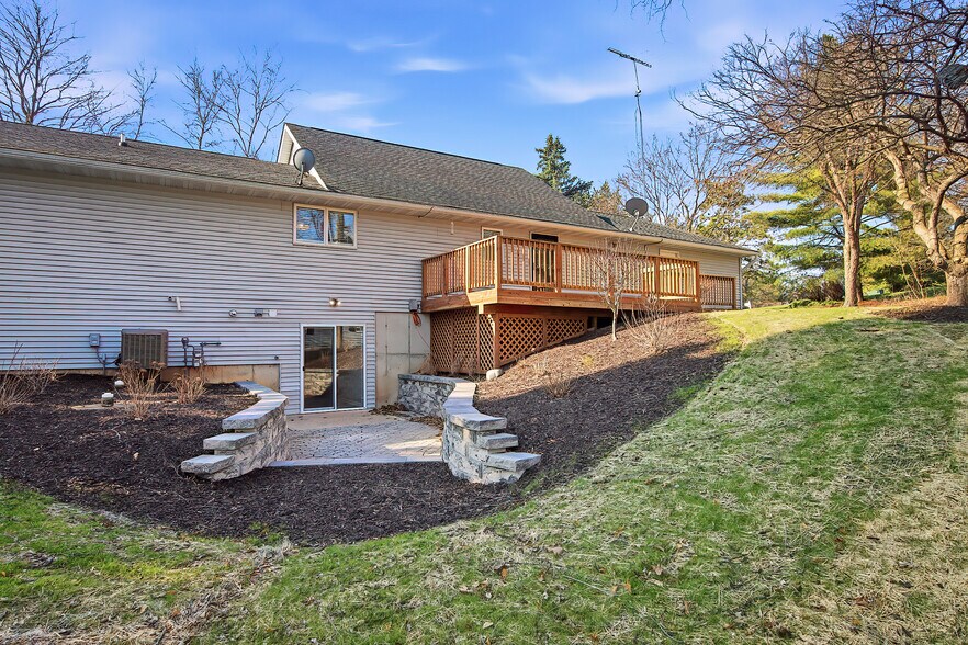 Building Photo - 6582 Lakeside Rd