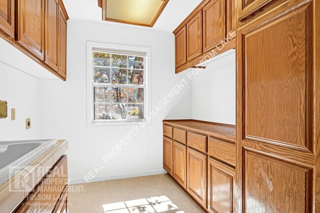 Building Photo - Beautiful 4bd 3ba home in Los Cerros Neigh...