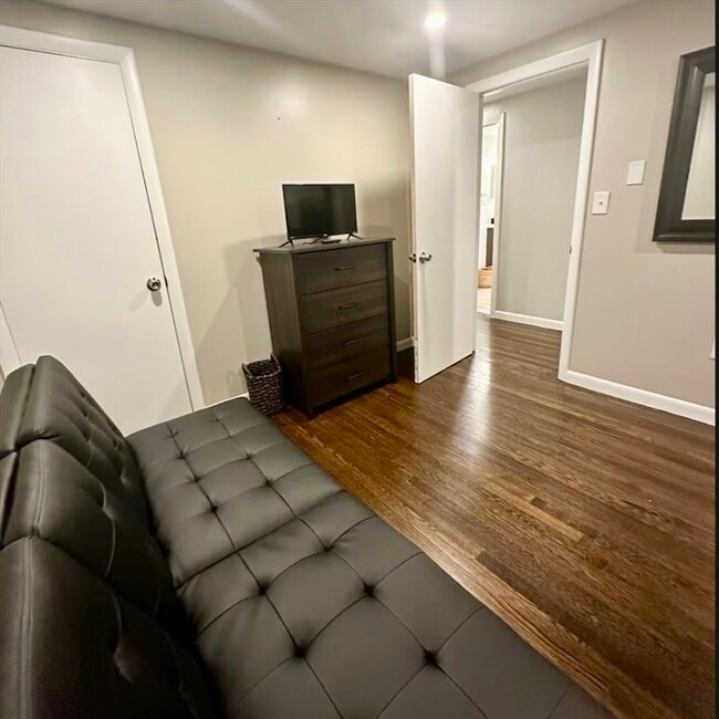 Building Photo - 29 Fresh Pond Cir