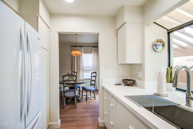 Building Photo - 5640 E Bell Rd