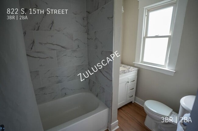 Building Photo - 822 S 15th St