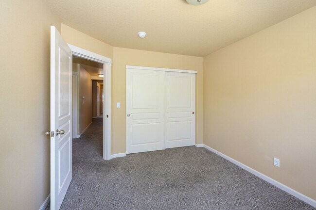 Building Photo - Wonderful 4 bedroom in SE Bend!