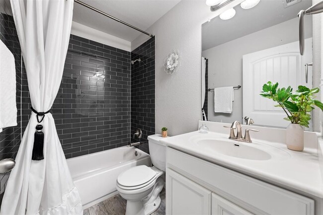 Building Photo - 514 Wincliff Dr