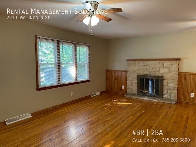 Building Photo - 2910 SW Lincoln St- 4 BED/2 BATH