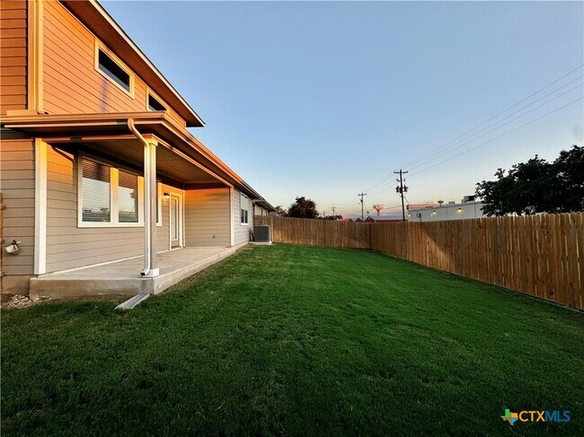 Building Photo - 100 Geminiflora Bend