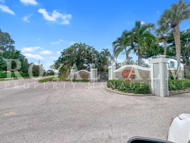 Building Photo - Renovated 3BR Home in The Forest — Seasonal Charm & Holiday Savings – Apply by 12/31 for One Mont...