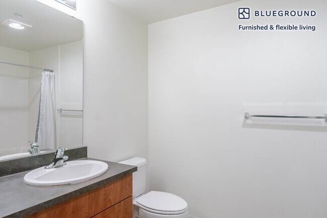 Building Photo - 362 Bellevue Way NE