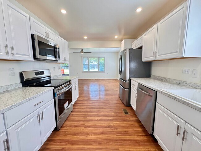 Building Photo - The Home You’ve Been Searching For!