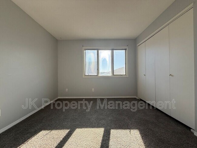 Building Photo - 2300 14th Ave S