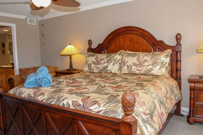 Building Photo - 2046 Beach Blvd