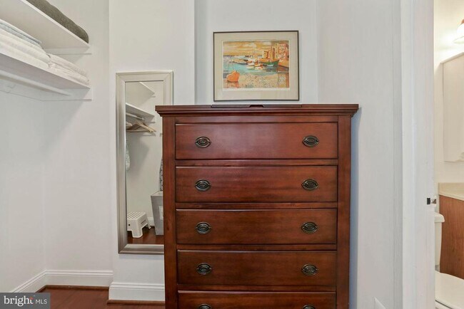 Building Photo - 1121 Arlington Blvd