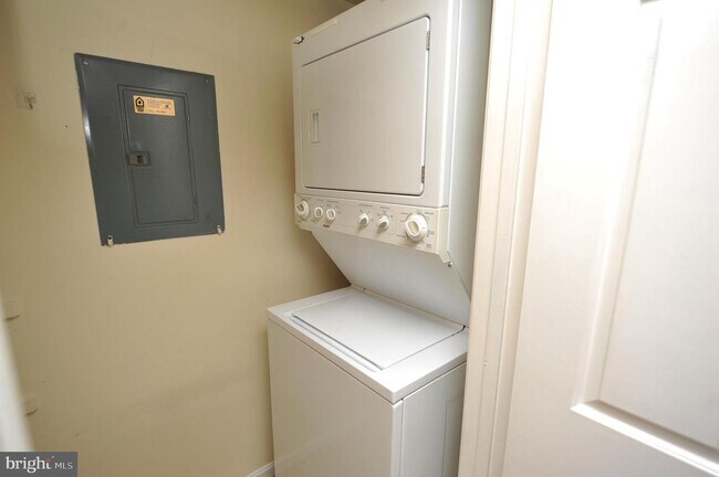 Building Photo - 5707 Olde Mill Ct
