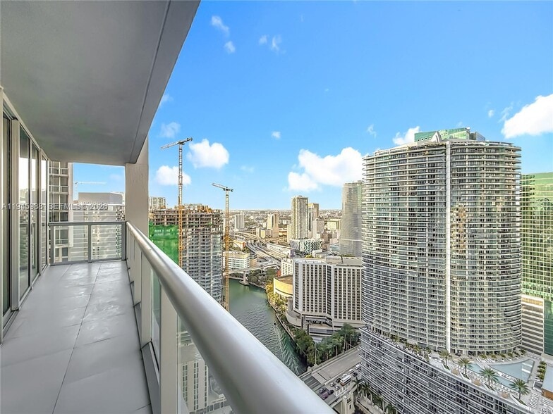 Building Photo - 475 Brickell Ave
