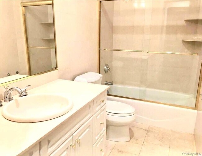 Building Photo - 171 Great Neck Rd