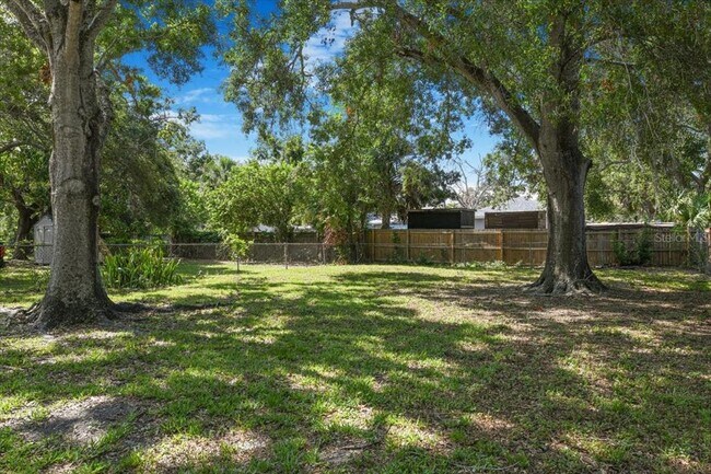 Building Photo - 1003 Engman St