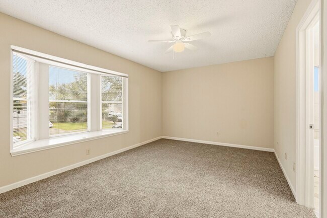 Building Photo - 16623 Red Gully Dr