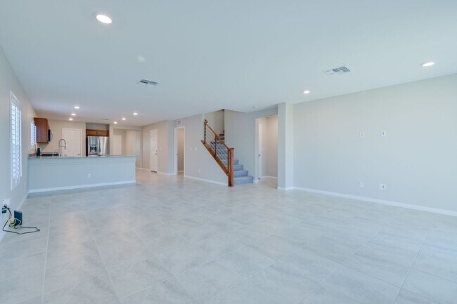 Building Photo - Mountains Edge!! Gated!!  4 bedrooms!! Primary Bedroom and bath down Stairs!! 2 Primary bedrooms!...