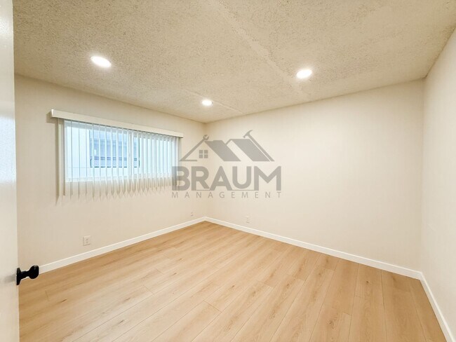 Building Photo - 11007 Hartsook St