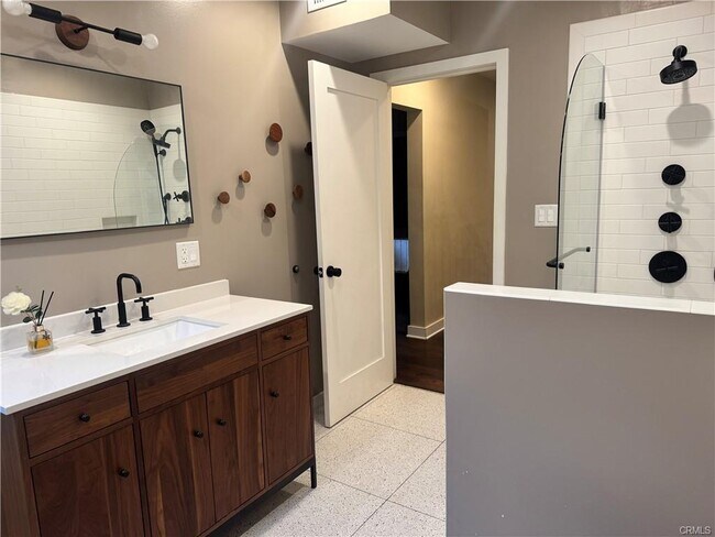 Building Photo - 2248 E Chevy Chase Dr