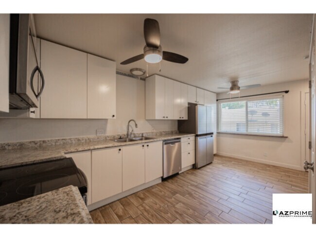 Building Photo - Gracefully Nestled in Mesa's Historic Temp...