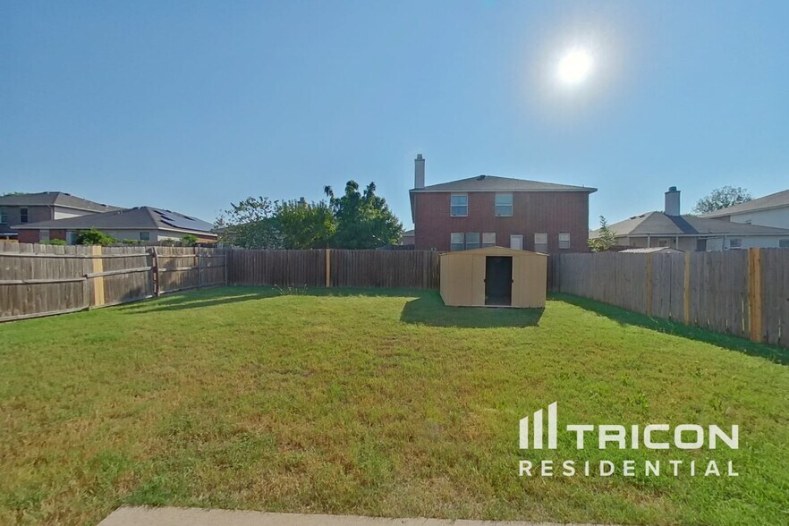 Building Photo - 16616 Jasmine Springs Dr