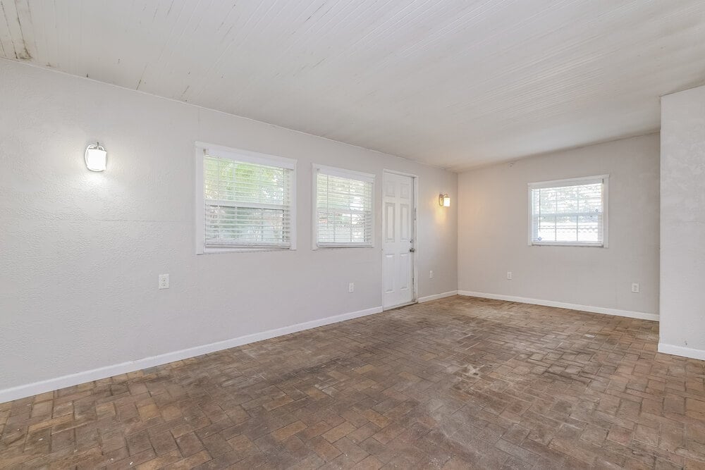Building Photo - 226 Regal Park Dr