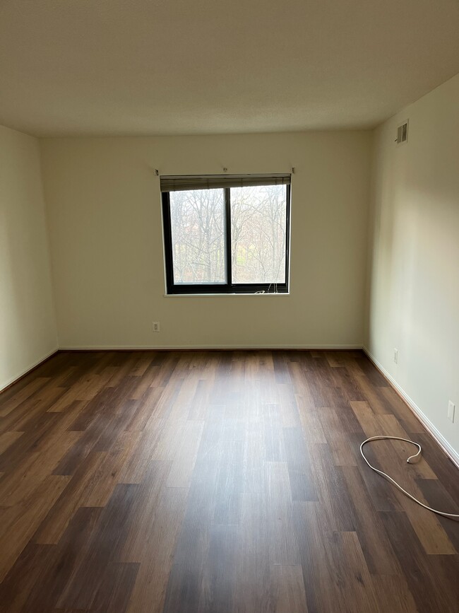 Bedroom 2 with window - 203 Yoakum Pky