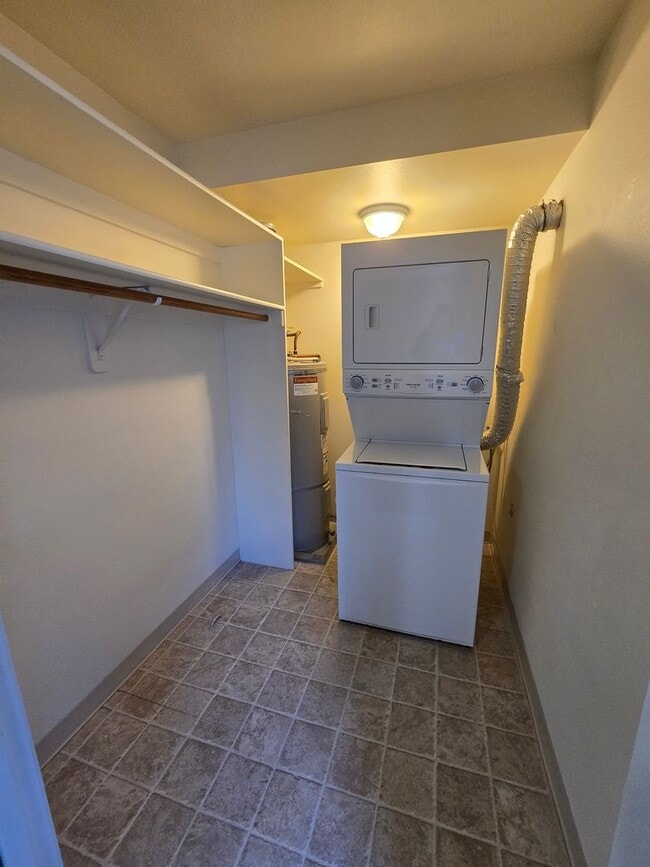 Building Photo - North Gilham Condo