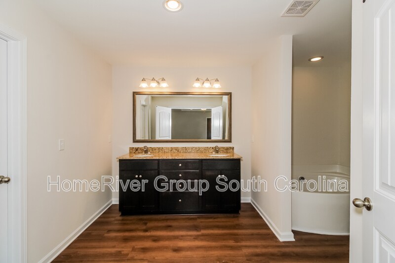 Building Photo - 355 Niblick Dr