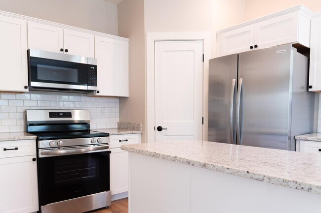 Building Photo - 406 Hideaway Ridge Cir