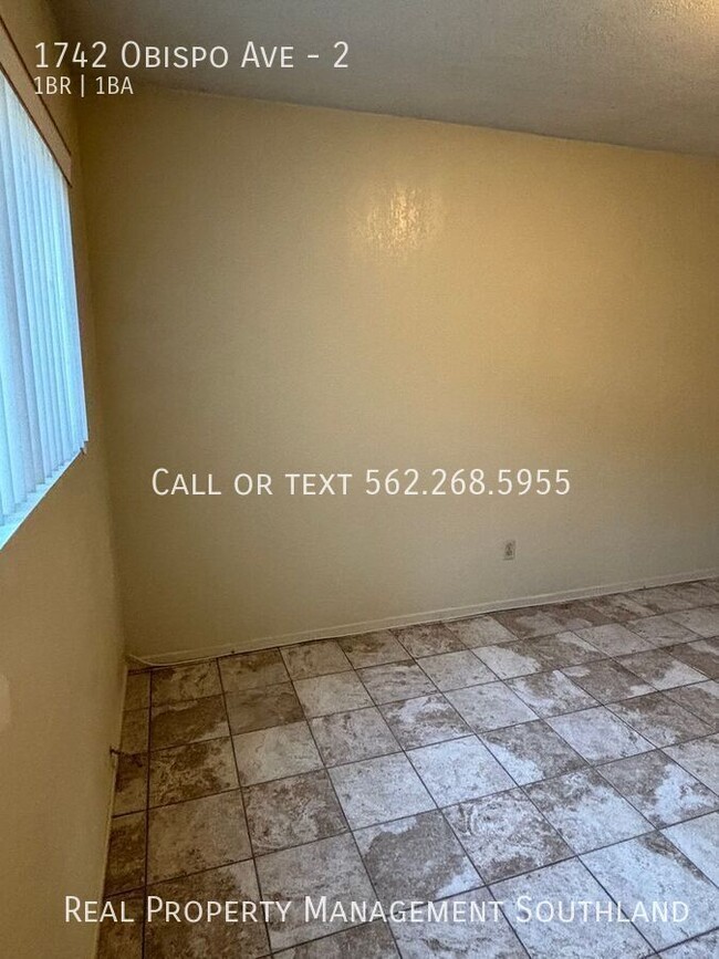 Building Photo - Spacious 1 BD + 1 Bath in gated building i...