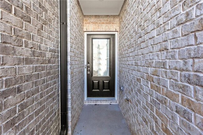Building Photo - 1645 Villageside Ct