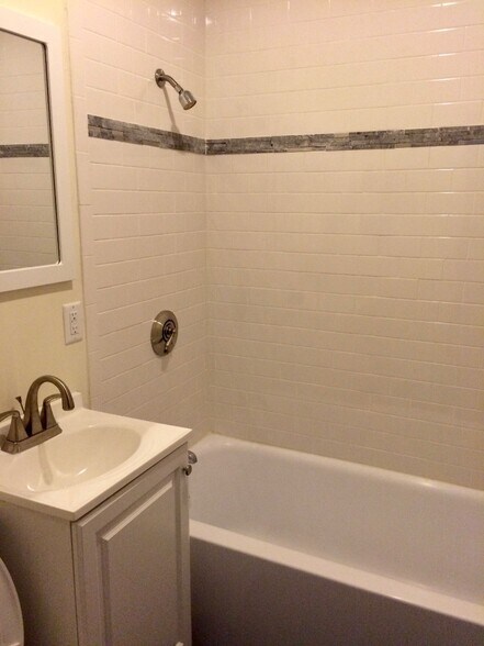 Building Photo - 15 Taylor St