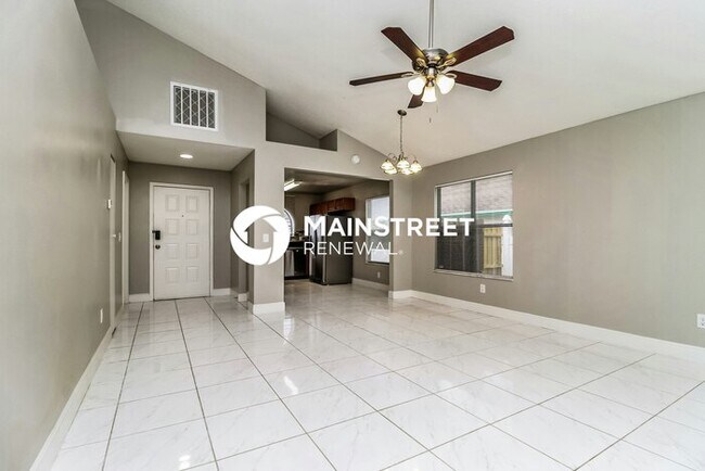Building Photo - 3 Bedroom Pet-Friendly Home in APOPKA, FL with Main Street Renewal