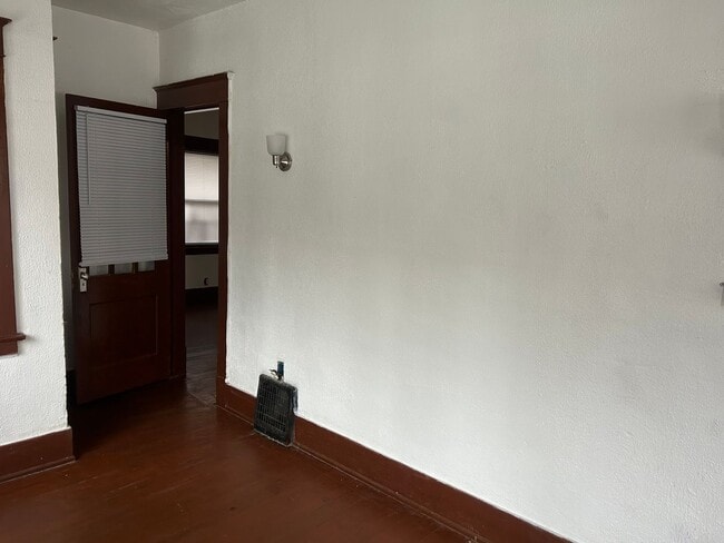 Building Photo - 3 Bedroom House