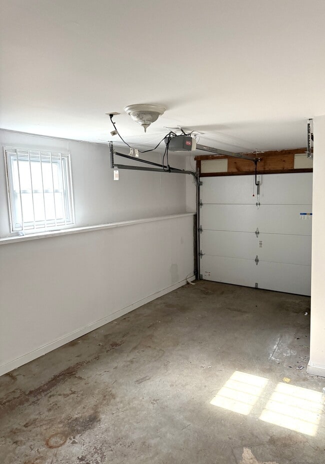 Building Photo - 497 Garfield Ave
