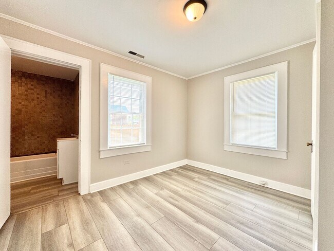 Building Photo - Renovated 2 Bedroom with Optional Third