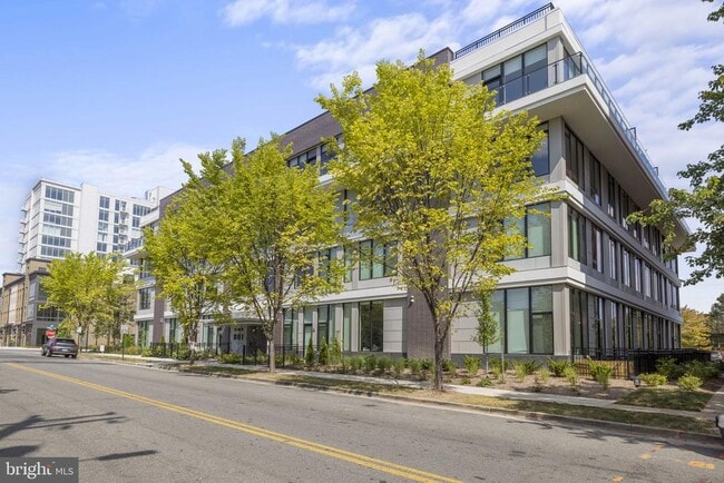 Building Photo - 801 S Fairfax St