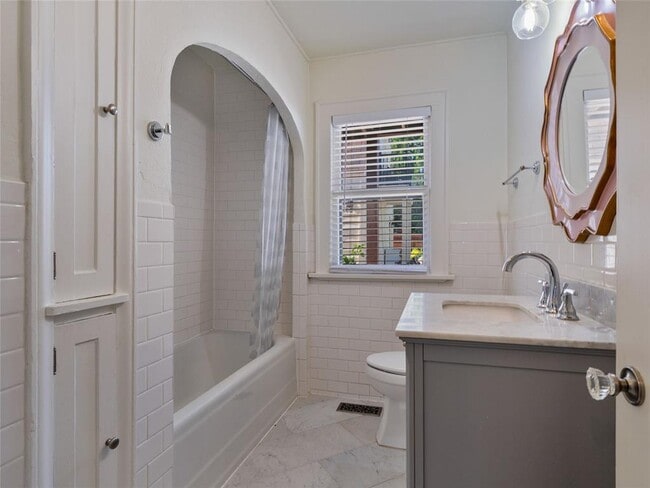 Building Photo - 212 Edgemere Ct