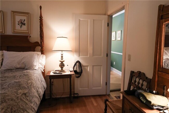 Building Photo - 6 Howe Ave