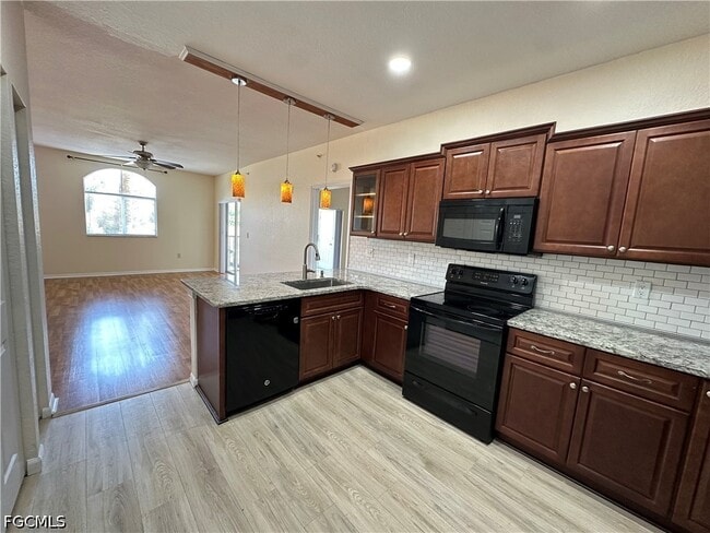 Building Photo - 6361 Aragon Way