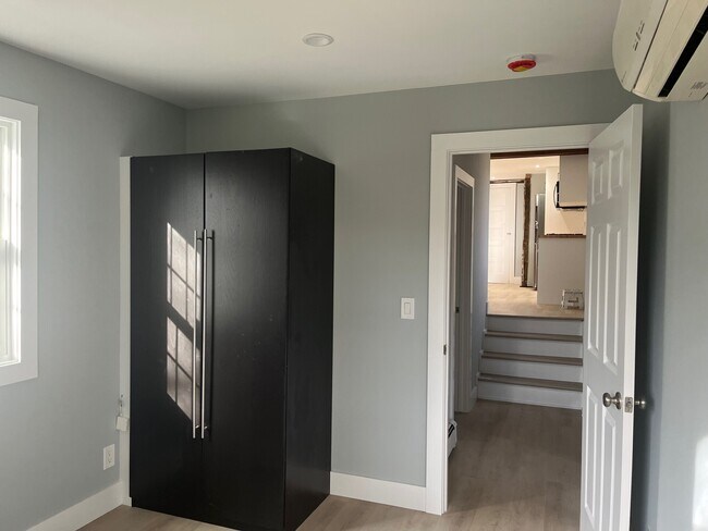 Building Photo - 434 Hurlbutt St