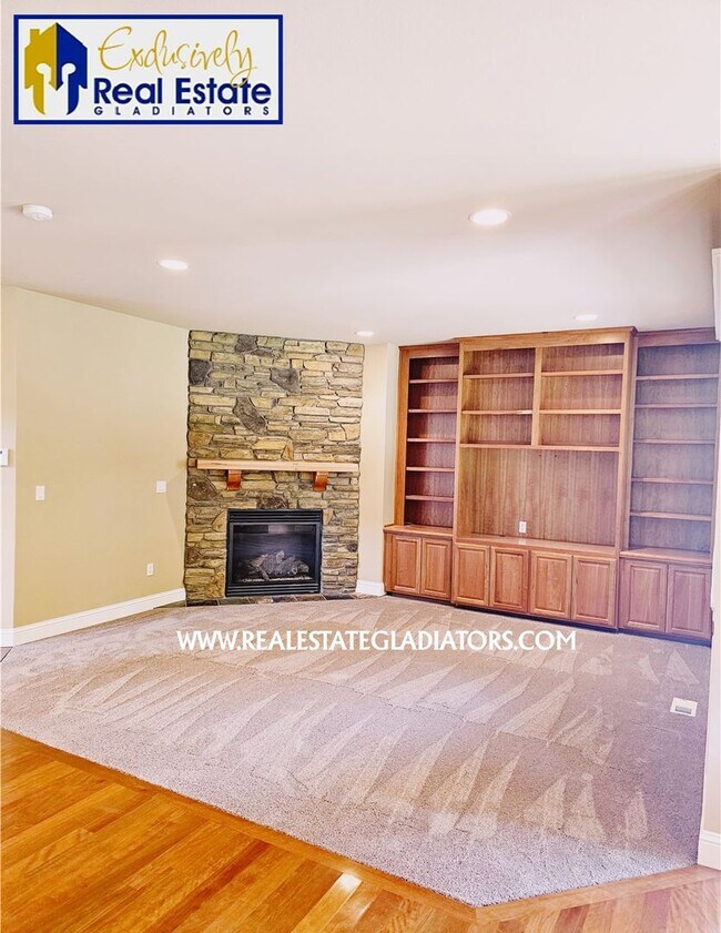 Building Photo - Stunning 4-Bedroom Home for Rent in Bothell!