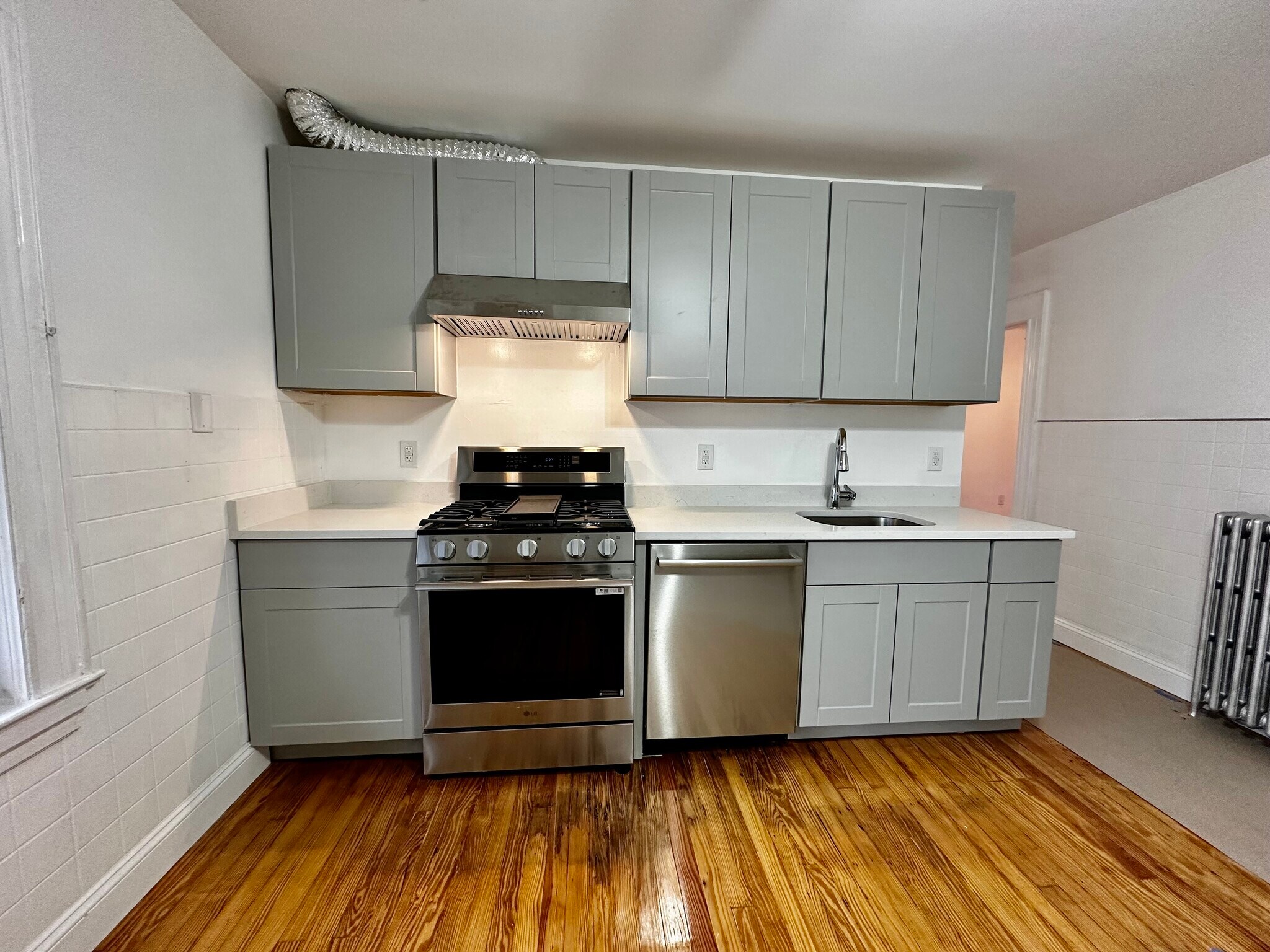 Modern Eat in Kitchen - 227 Hamilton Ave