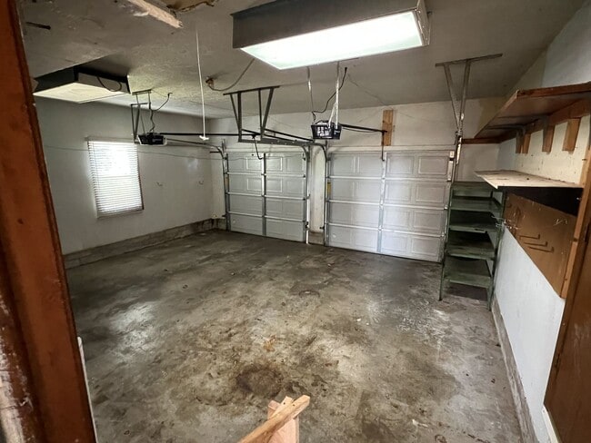 Building Photo - 3 Bedroom in South Spfd!
