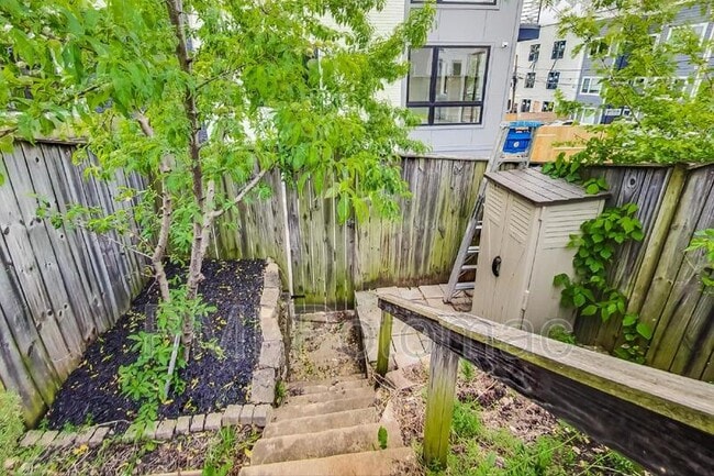 Building Photo - 1749 L St NE