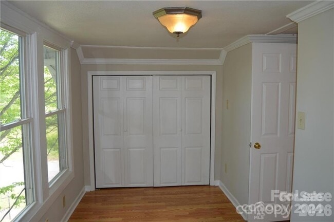 Building Photo - 615 Charlotte Ave