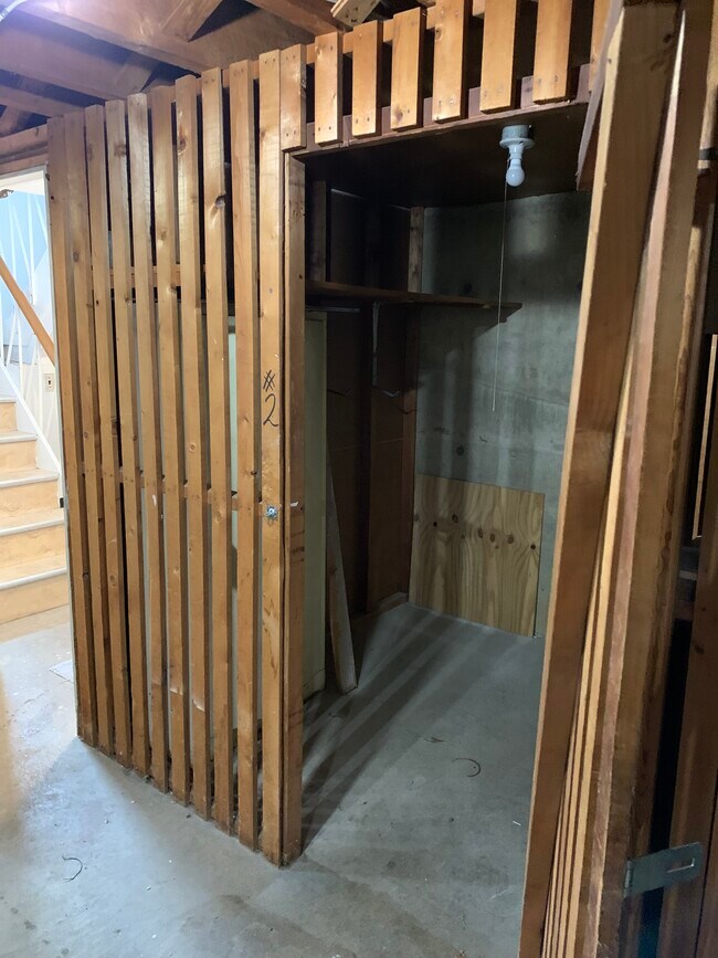 Building Photo - 5489 Vicaris St