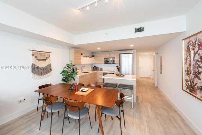 Building Photo - 16385 Biscayne Blvd