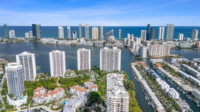 Building Photo - 2000 Island Blvd